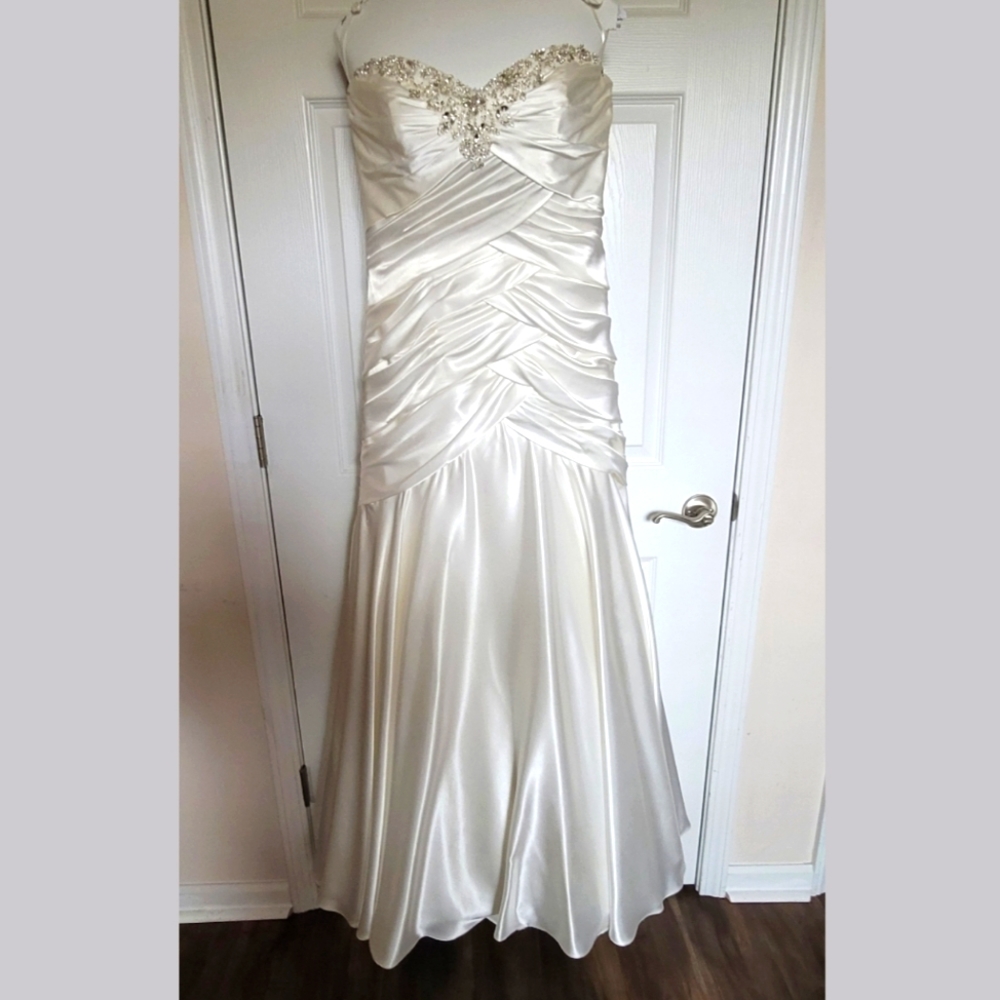 MORI LEE | Fit 'n Flare Sweatheart Neckline Wedding Dress